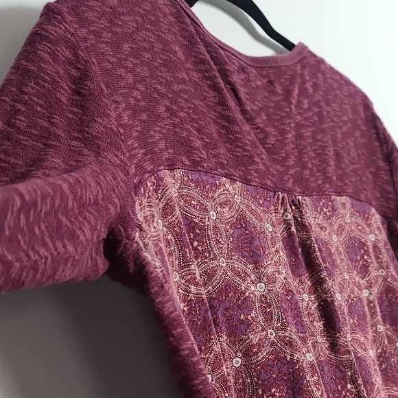 MAX JEANS Maroon Tunic Top with Side Slits and Patterned Back Size Small - Picture 15 of 16